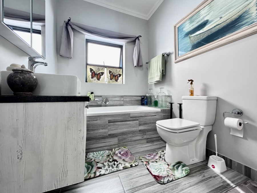 3 Bedroom Property for Sale in Marina Martinique Eastern Cape